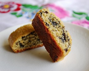 http://blogs.forward.com/the-jew-and-the-carrot/136073/poppy-seed-rolls-giving-new-life-to-a-purim-trad/